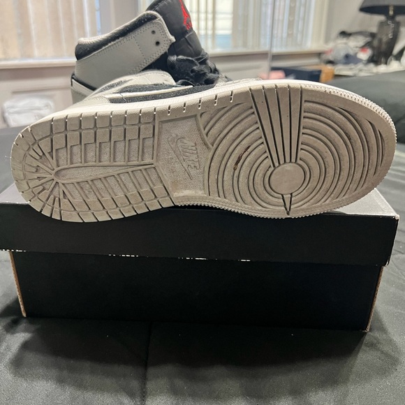Big Kids Jordan AJ1 Mid size 5.5. Like new - Picture 4 of 4